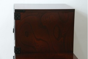 中古　美品　欅産業　仙台民芸箪笥(仙台箪笥)　牡丹文の重厚な金具が目を引く三尺階段箪笥　定価約50万円　(R-086020)