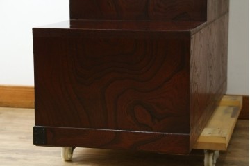 中古　美品　欅産業　仙台民芸箪笥(仙台箪笥)　牡丹文の重厚な金具が目を引く三尺階段箪笥　定価約50万円　(R-086020)