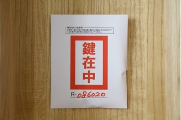 中古　美品　欅産業　仙台民芸箪笥(仙台箪笥)　牡丹文の重厚な金具が目を引く三尺階段箪笥　定価約50万円　(R-086020)