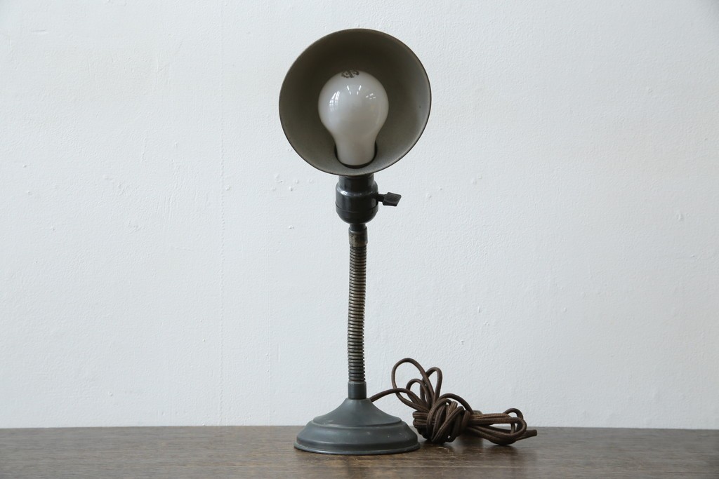 和製ヴィンテージ　インダストリアルな無骨さが魅力のレトロなデスクスタンド　(R-086021)