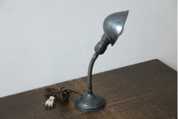 和製ヴィンテージ　インダストリアルな無骨さが魅力のレトロなデスクスタンド　(R-086021)