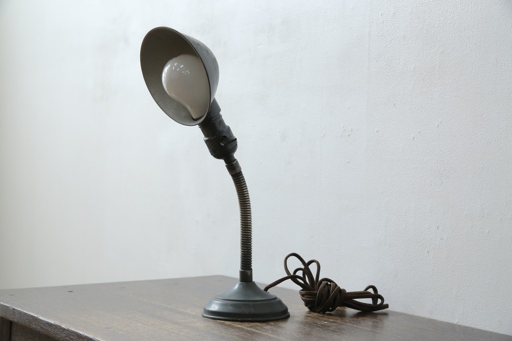 和製ヴィンテージ　インダストリアルな無骨さが魅力のレトロなデスクスタンド　(R-086021)