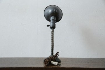 和製ヴィンテージ　インダストリアルな無骨さが魅力のレトロなデスクスタンド　(R-086021)