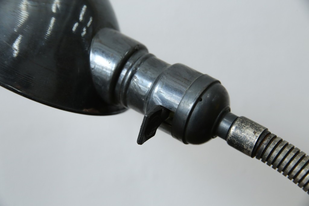 和製ヴィンテージ　インダストリアルな無骨さが魅力のレトロなデスクスタンド　(R-086021)