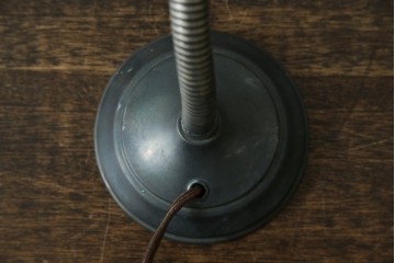 和製ヴィンテージ　インダストリアルな無骨さが魅力のレトロなデスクスタンド　(R-086021)