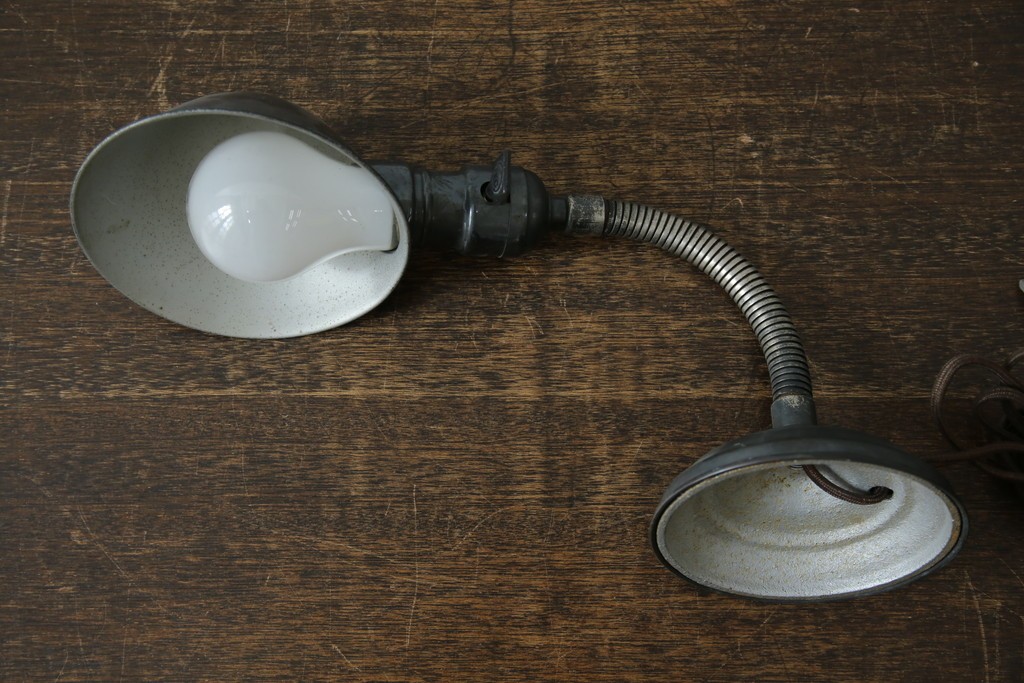 和製ヴィンテージ　インダストリアルな無骨さが魅力のレトロなデスクスタンド　(R-086021)