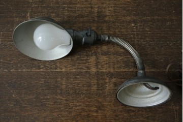 和製ヴィンテージ　インダストリアルな無骨さが魅力のレトロなデスクスタンド　(R-086021)