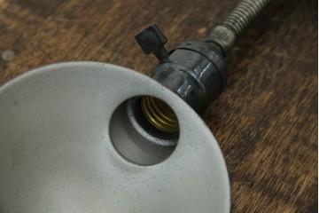 和製ヴィンテージ　インダストリアルな無骨さが魅力のレトロなデスクスタンド　(R-086021)