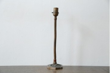 和製ヴィンテージ　ブロンズカラー　ライオンのエンブレムがポイント　インダストリアルなデスクスタンド　(R-086022)