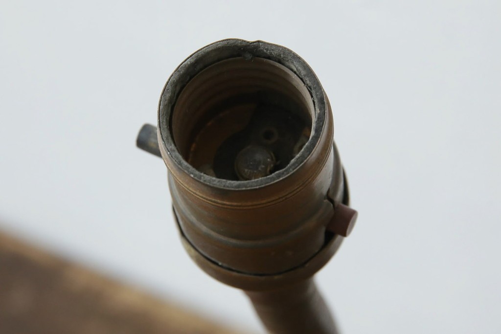 和製ヴィンテージ　ブロンズカラー　ライオンのエンブレムがポイント　インダストリアルなデスクスタンド　(R-086022)