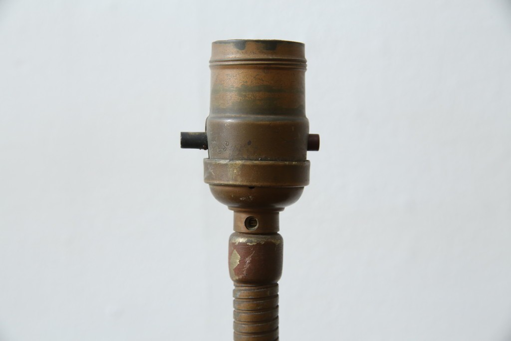 和製ヴィンテージ　ブロンズカラー　ライオンのエンブレムがポイント　インダストリアルなデスクスタンド　(R-086022)