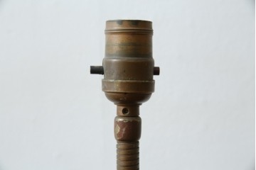 和製ヴィンテージ　ブロンズカラー　ライオンのエンブレムがポイント　インダストリアルなデスクスタンド　(R-086022)