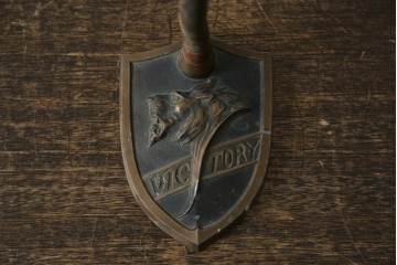 和製ヴィンテージ　ブロンズカラー　ライオンのエンブレムがポイント　インダストリアルなデスクスタンド　(R-086022)