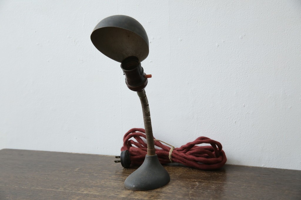 和製アンティーク　インダストリアル　年月を経た風合いが絵になる無骨なデスクスタンド　(R-086023)