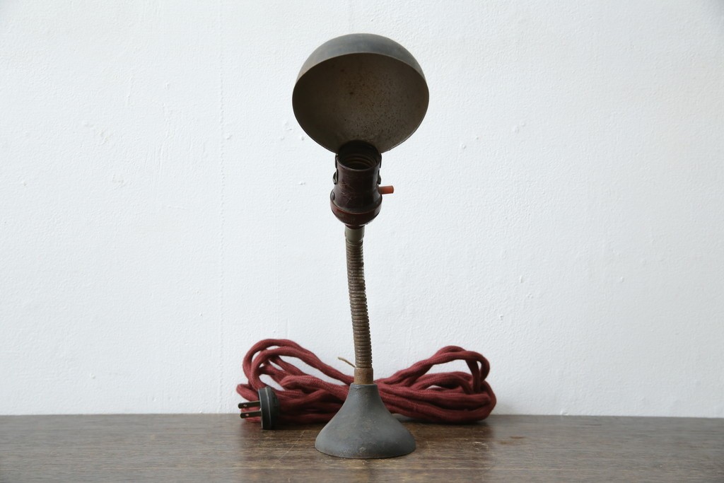 和製アンティーク　インダストリアル　年月を経た風合いが絵になる無骨なデスクスタンド　(R-086023)