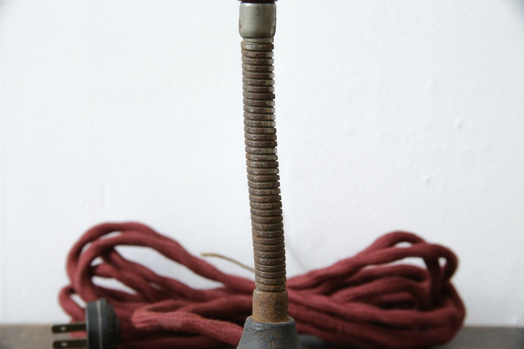 和製アンティーク　インダストリアル　年月を経た風合いが絵になる無骨なデスクスタンド　(R-086023)