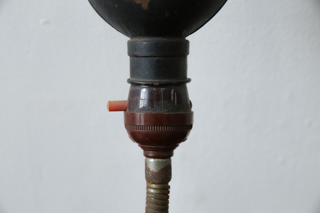 和製アンティーク　インダストリアル　年月を経た風合いが絵になる無骨なデスクスタンド　(R-086023)