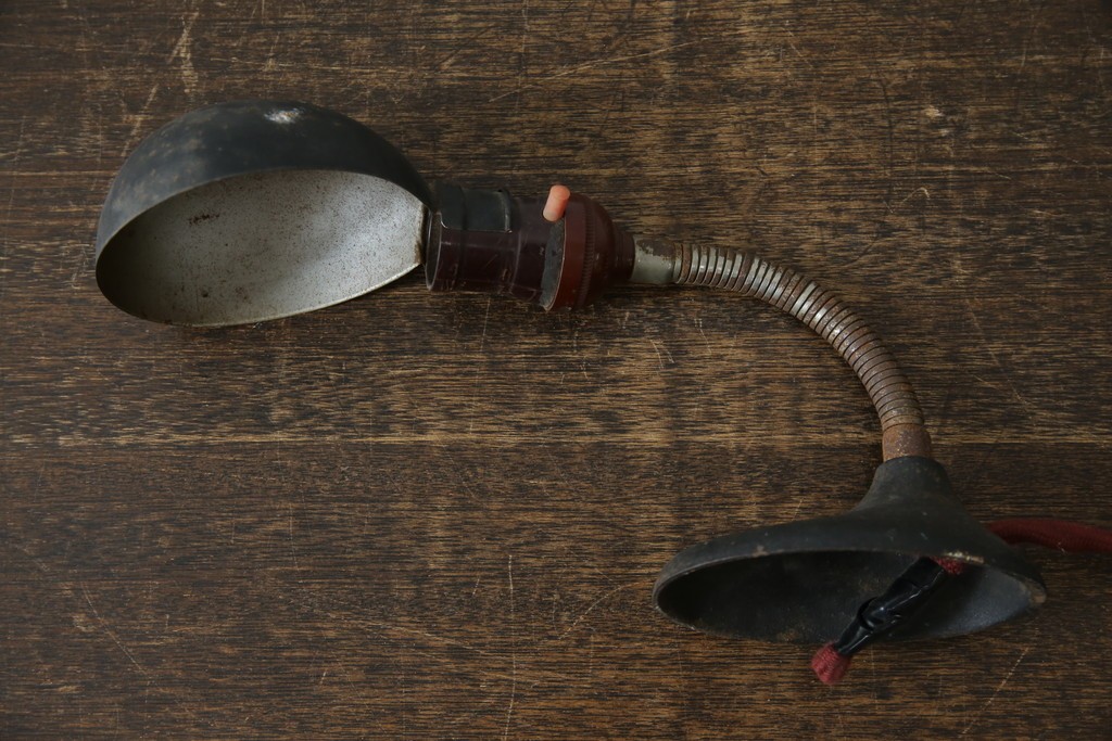 和製アンティーク　インダストリアル　年月を経た風合いが絵になる無骨なデスクスタンド　(R-086023)