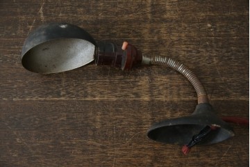 和製アンティーク　インダストリアル　年月を経た風合いが絵になる無骨なデスクスタンド　(R-086023)