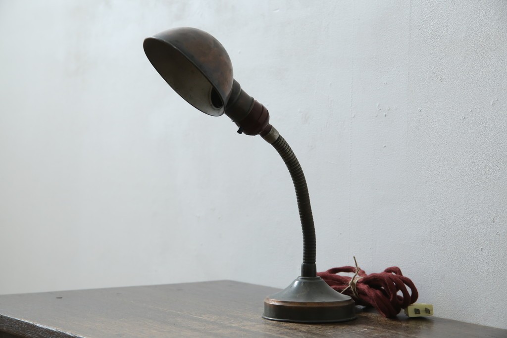 和製アンティーク　インダストリアル×レトロな蛇腹アームのデスクスタンド　(R-086024)