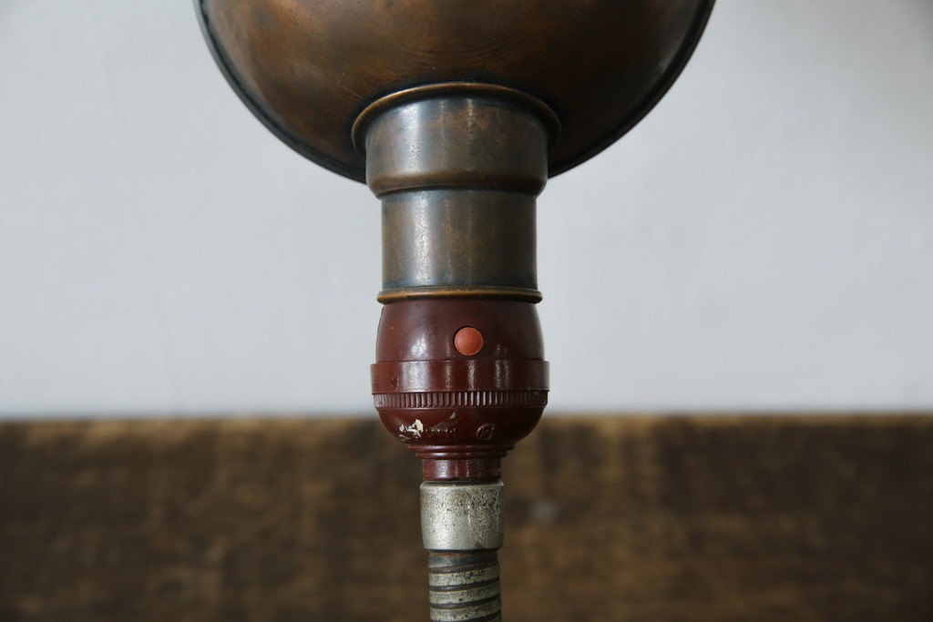 和製アンティーク　インダストリアル×レトロな蛇腹アームのデスクスタンド　(R-086024)