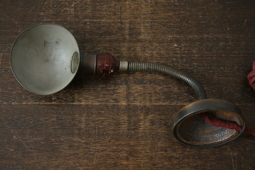 和製アンティーク　インダストリアル×レトロな蛇腹アームのデスクスタンド　(R-086024)