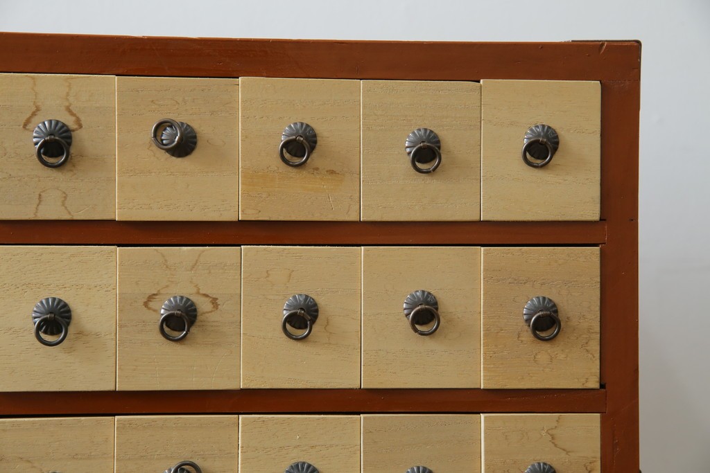 和製ヴィンテージ　アンティーク調　引き出し100杯の薬箪笥　(R-086025)