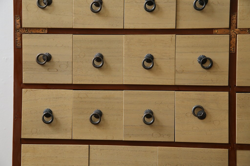 和製ヴィンテージ　アンティーク調　引き出し100杯の薬箪笥　(R-086025)