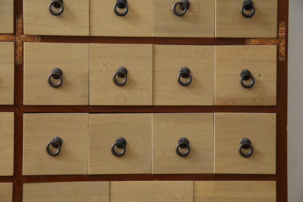 和製ヴィンテージ　アンティーク調　引き出し100杯の薬箪笥　(R-086025)