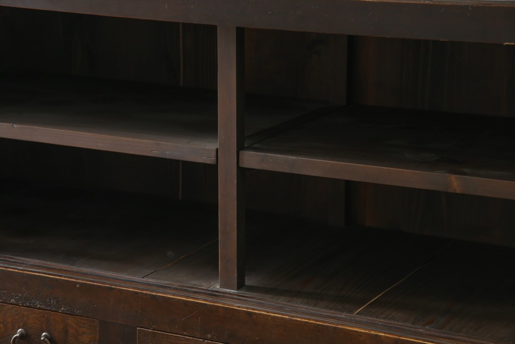 和製アンティーク　変わり型!　前面(檜材)　引き出し(欅材)　すっきりとした框の五尺水屋箪笥　(R-086026)