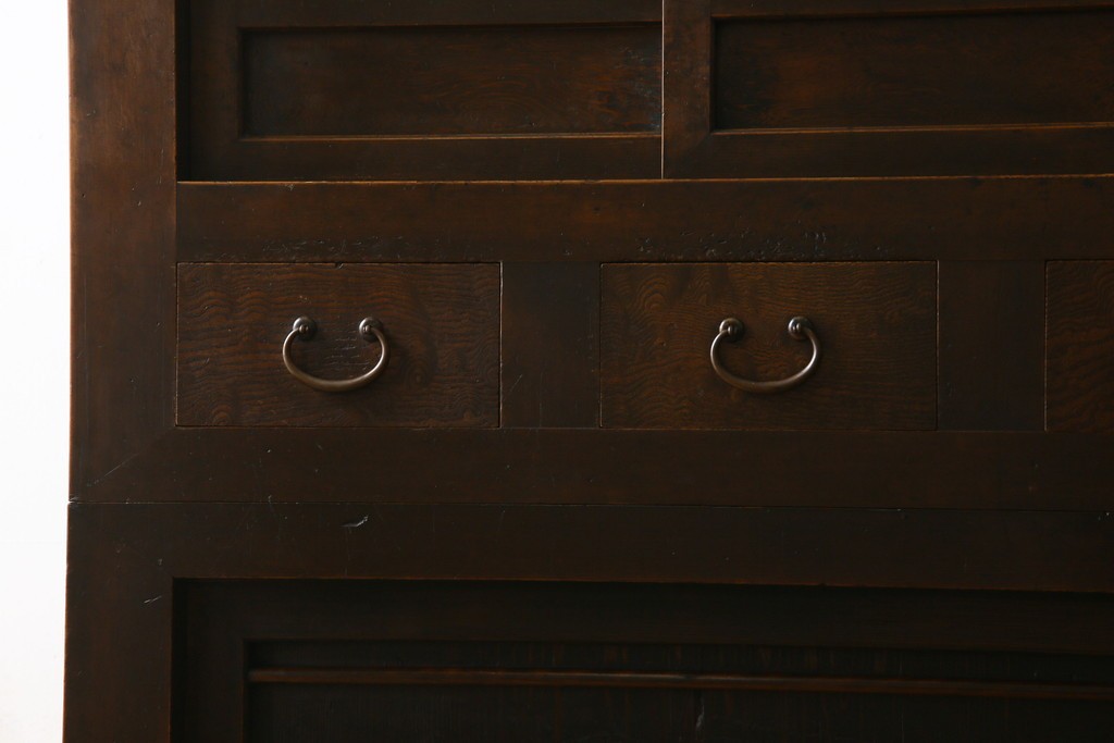 和製アンティーク　変わり型!　前面(檜材)　引き出し(欅材)　すっきりとした框の五尺水屋箪笥　(R-086026)