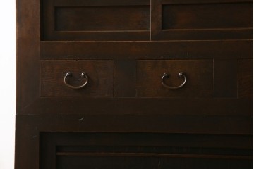 和製アンティーク　変わり型!　前面(檜材)　引き出し(欅材)　すっきりとした框の五尺水屋箪笥　(R-086026)