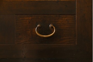 和製アンティーク　変わり型!　前面(檜材)　引き出し(欅材)　すっきりとした框の五尺水屋箪笥　(R-086026)