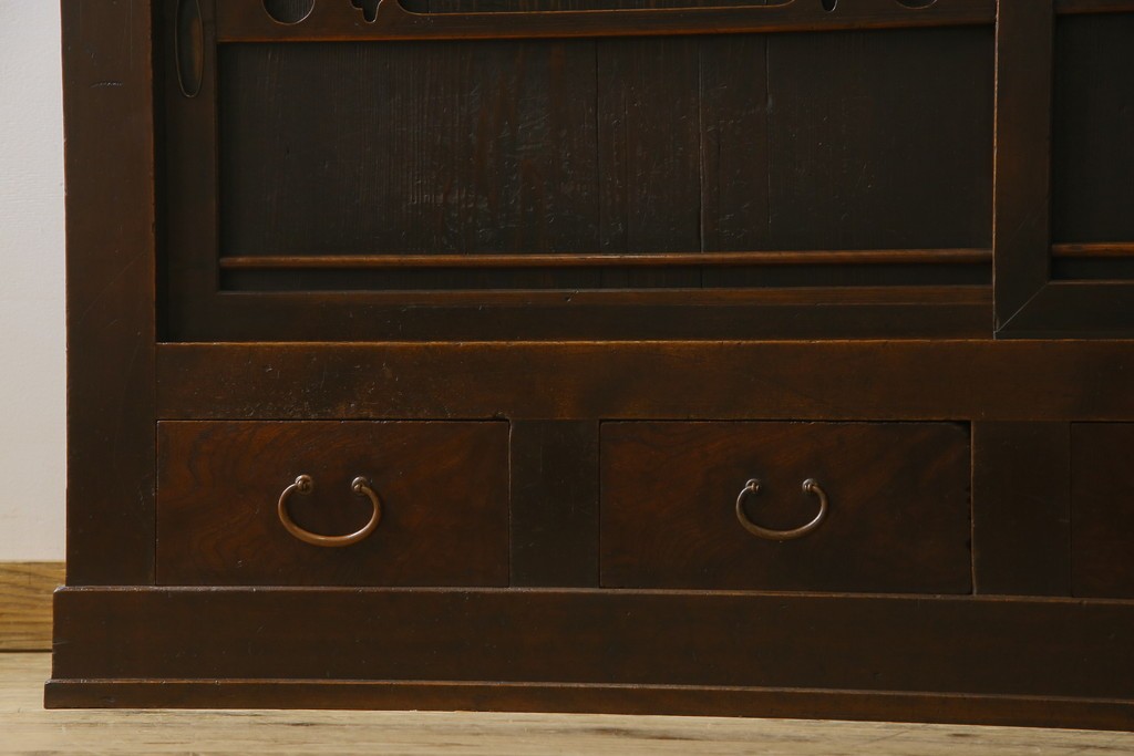 和製アンティーク　変わり型!　前面(檜材)　引き出し(欅材)　すっきりとした框の五尺水屋箪笥　(R-086026)