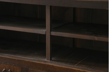 和製アンティーク　変わり型!　前面(檜材)　引き出し(欅材)　すっきりとした框の五尺水屋箪笥サイドボード　(R-086027)