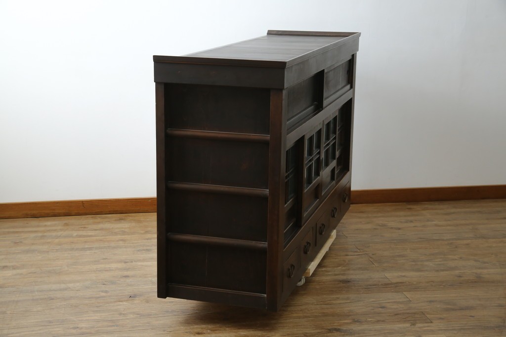 和製アンティーク　変わり型!　前面(檜材)　引き出し(欅材)　すっきりとした框の五尺水屋箪笥サイドボード　(R-086027)