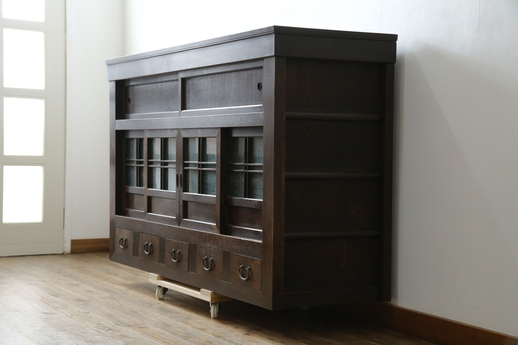 和製アンティーク　変わり型!　前面(檜材)　引き出し(欅材)　すっきりとした框の五尺水屋箪笥サイドボード　(R-086027)