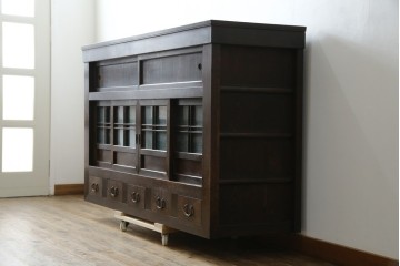 和製アンティーク　変わり型!　前面(檜材)　引き出し(欅材)　すっきりとした框の五尺水屋箪笥サイドボード　(R-086027)