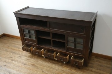 和製アンティーク　変わり型!　前面(檜材)　引き出し(欅材)　すっきりとした框の五尺水屋箪笥サイドボード　(R-086027)