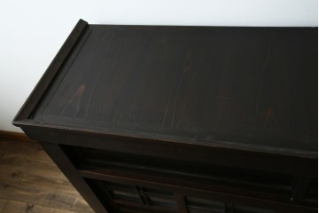 和製アンティーク　変わり型!　前面(檜材)　引き出し(欅材)　すっきりとした框の五尺水屋箪笥サイドボード　(R-086027)