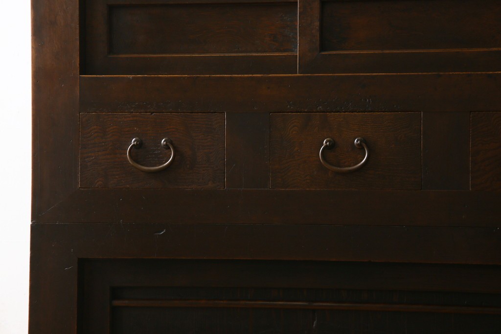 和製アンティーク　変わり型!　前面(檜材)　引き出し(欅材)　すっきりとした框の五尺水屋箪笥サイドボード　(R-086027)