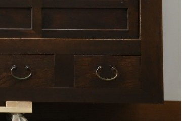 和製アンティーク　変わり型!　前面(檜材)　引き出し(欅材)　すっきりとした框の五尺水屋箪笥サイドボード　(R-086027)