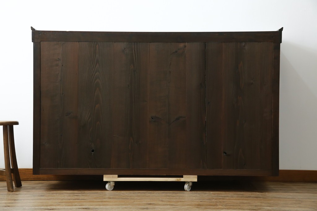 和製アンティーク　変わり型!　前面(檜材)　引き出し(欅材)　すっきりとした框の五尺水屋箪笥サイドボード　(R-086027)