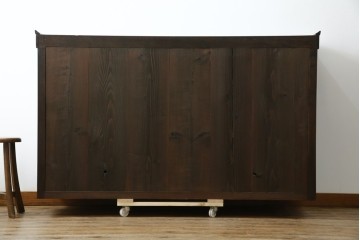 和製アンティーク　変わり型!　前面(檜材)　引き出し(欅材)　すっきりとした框の五尺水屋箪笥サイドボード　(R-086027)