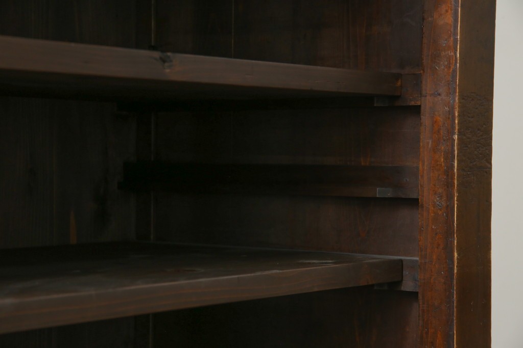 和製アンティーク　前面(檜材)　引き出し(欅材)　板戸の装飾と引手金具が上品な五尺水屋箪笥サイドボード　(R-086028)