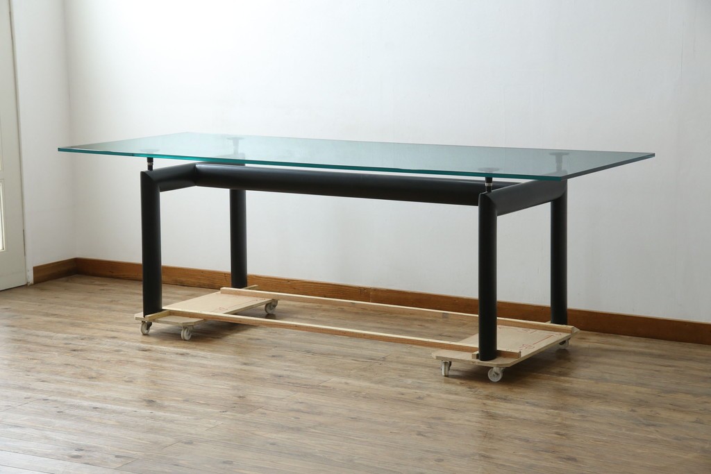 中古　美品　Cassina(カッシーナ)　LC6　スタイリッシュなガラストップのダイニングテーブル　定価約110万円　(R-086030)