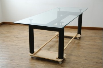 中古　美品　Cassina(カッシーナ)　LC6　スタイリッシュなガラストップのダイニングテーブル　定価約110万円　(R-086030)