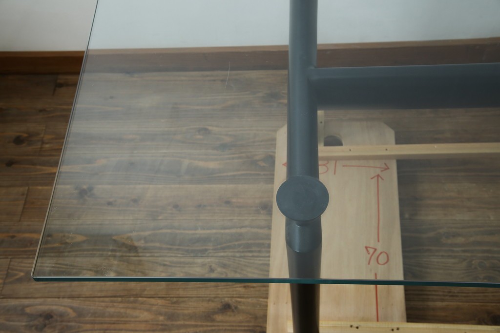 中古　美品　Cassina(カッシーナ)　LC6　スタイリッシュなガラストップのダイニングテーブル　定価約110万円　(R-086030)