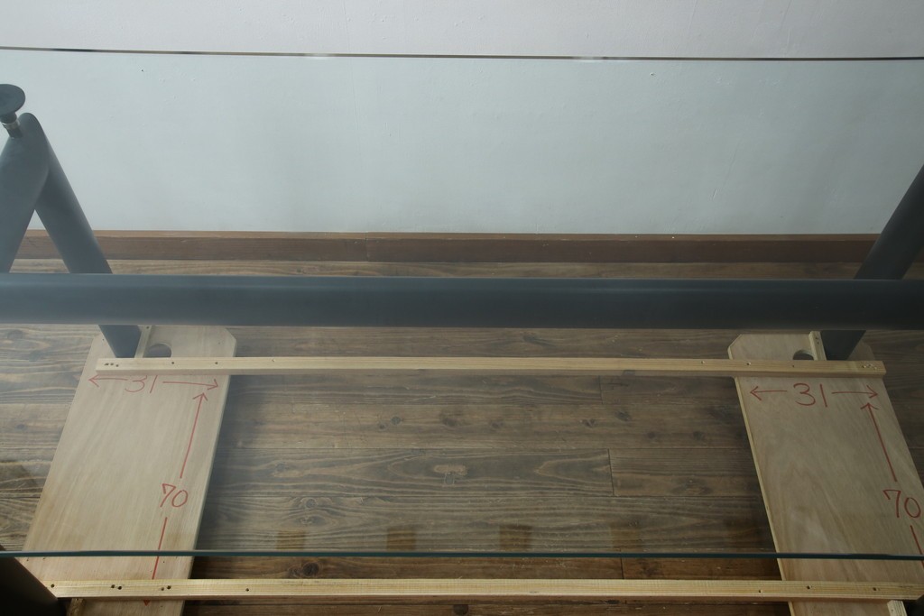 中古　美品　Cassina(カッシーナ)　LC6　スタイリッシュなガラストップのダイニングテーブル　定価約110万円　(R-086030)