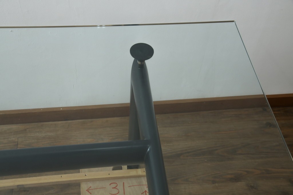 中古　美品　Cassina(カッシーナ)　LC6　スタイリッシュなガラストップのダイニングテーブル　定価約110万円　(R-086030)